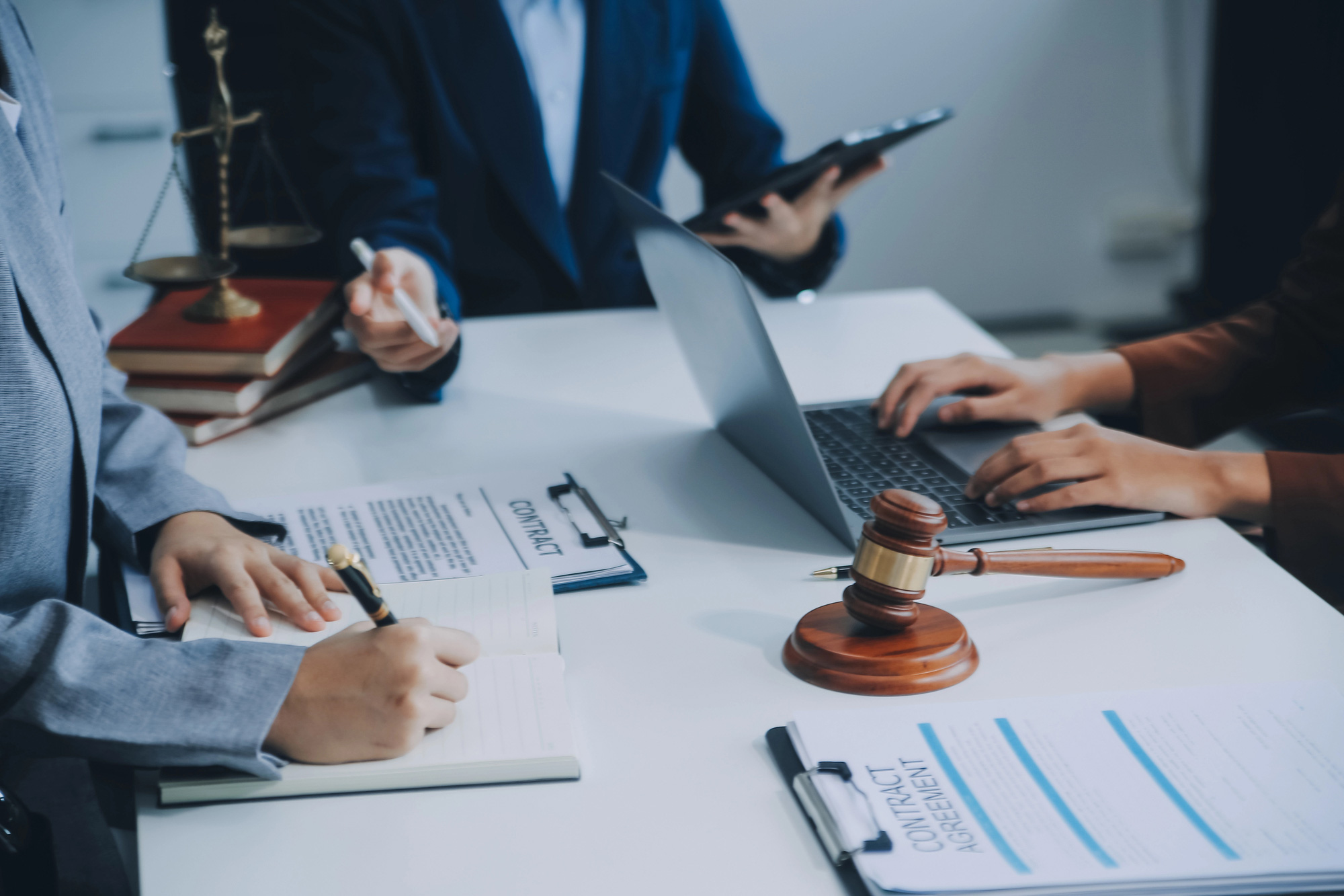 Businessman-and-lawyer-discuss-the-contract-document